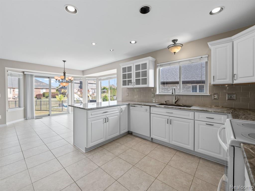 51031 HOOK Drive, Macomb, MI 48042 — Photo 27