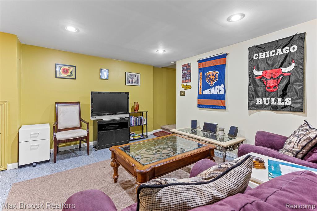 5492 Charrington Court, West Bloomfield, MI 48324 — Photo 47