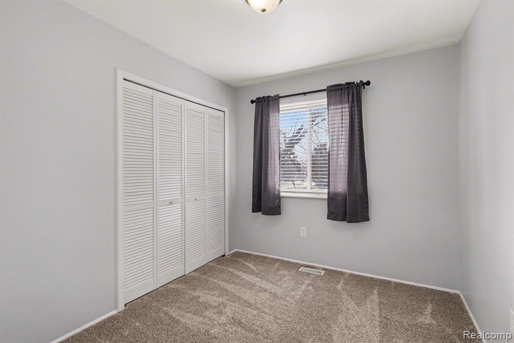 9184 Chesterfield Drive, Swartz Creek, MI 48473 — Photo 8