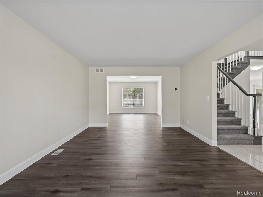 4979 SOMERTON Drive, Troy, MI 48085 — Photo 4