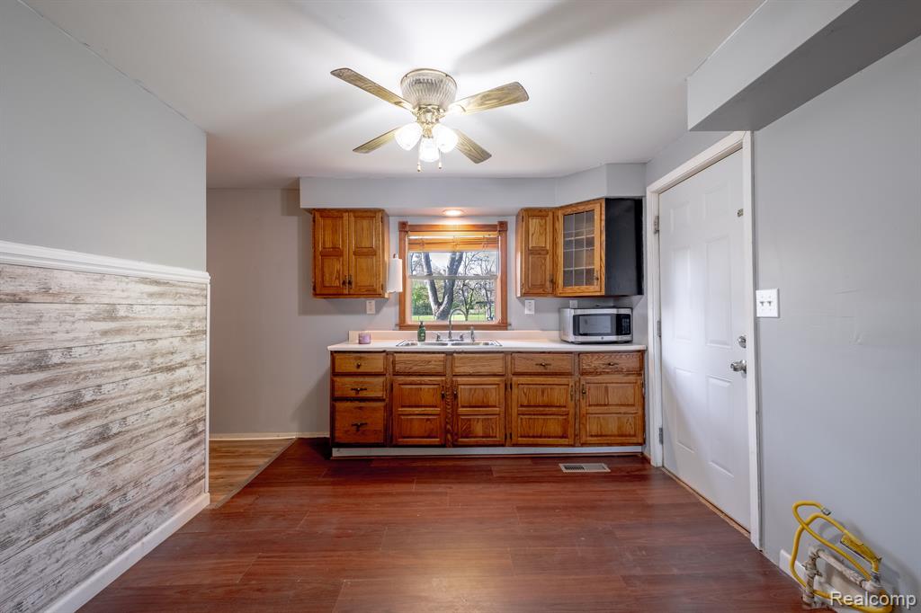 4472 MARLBOROUGH Drive, Flint, MI 48506 — Photo 5