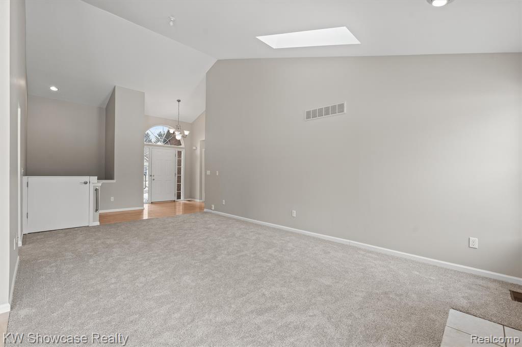 462 Woodhaven Drive, Commerce Twp, MI 48390 — Photo 6