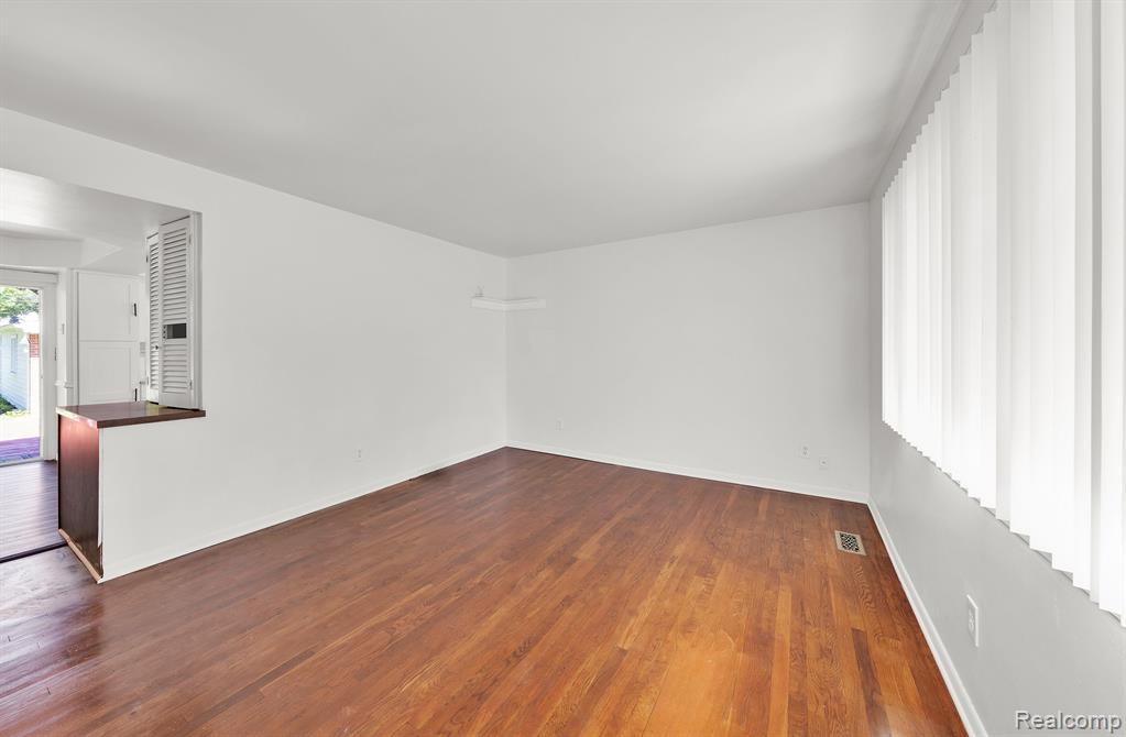 8862 OPORTO Street, Livonia, MI 48150 — Photo 3