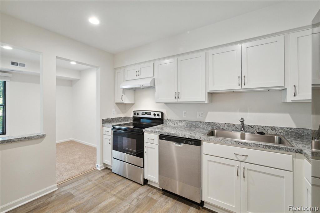 30535 W 14 MILE Road S, 16, Farmington Hills, MI 48334 — Photo 8