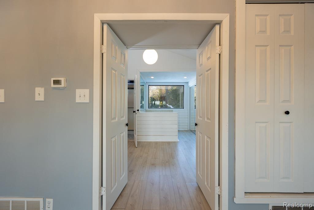 6005 Upper Straits Boulevard, West Bloomfield, MI 48324 — Photo 40
