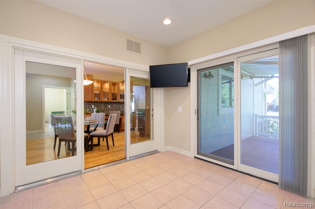 5565 Ford Road, Commerce Twp, MI 48382 — Photo 13