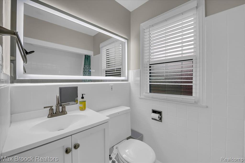 18560 Wiltshire Boulevard, Lathrup Village, MI 48076 — Photo 14