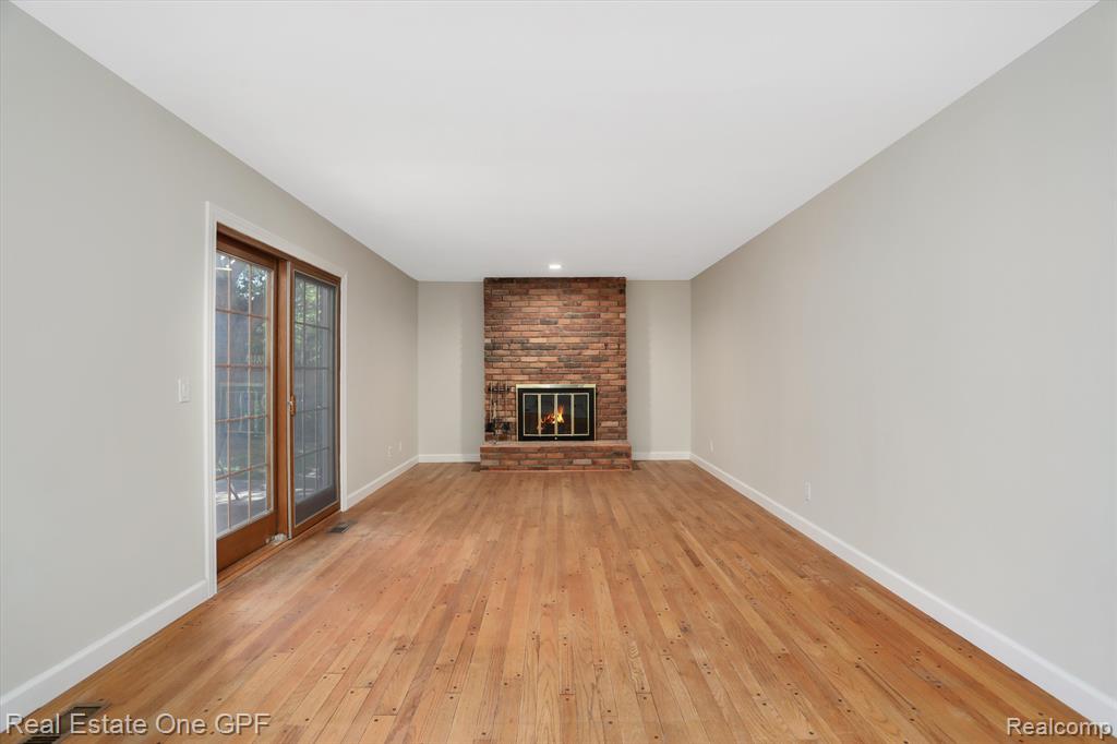 724 S ROSEDALE, Grosse Pointe Woods, MI 48236 — Photo 11