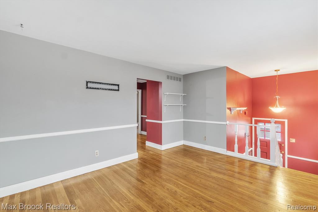 978 PANORAMA Drive, Milford, MI 48381 — Photo 17
