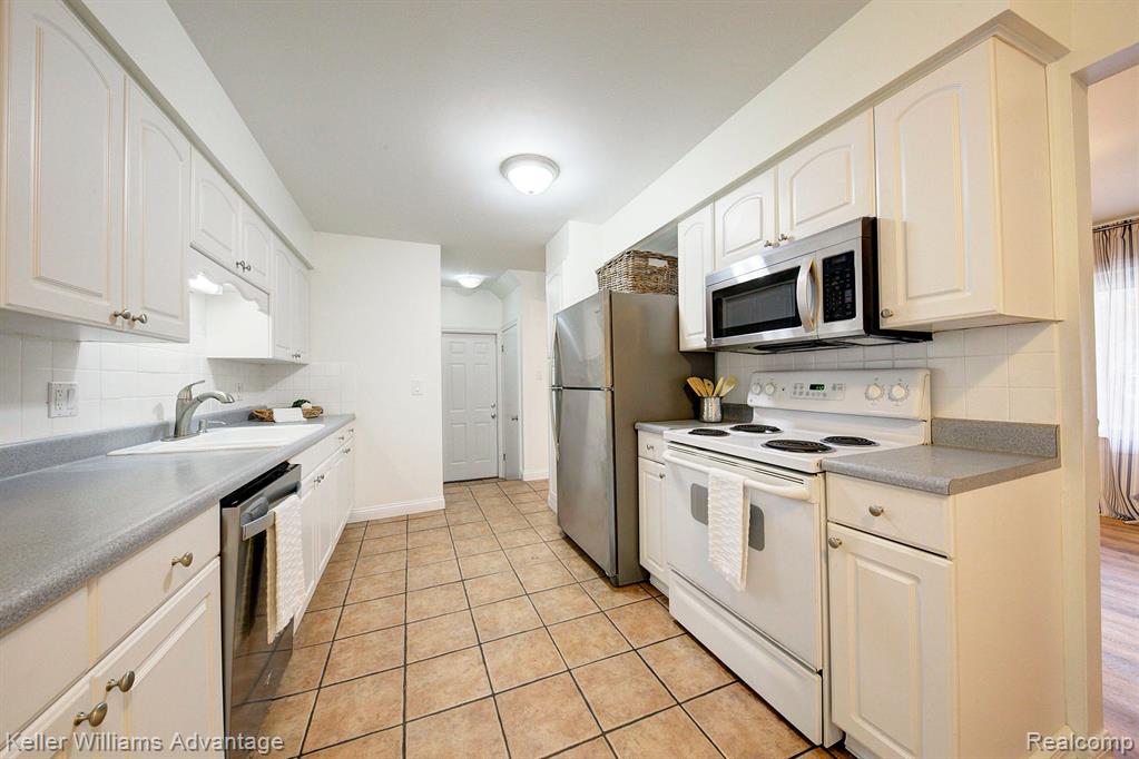 7865 KAISER Street, Canton, MI 48187 — Photo 11