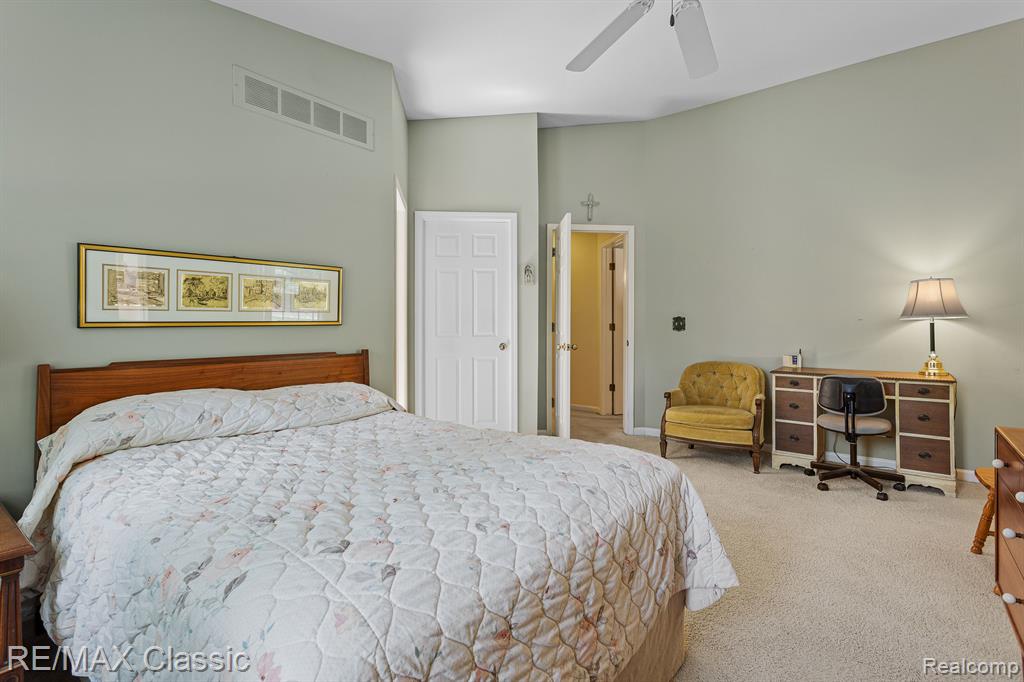 38360 Chessington, Farmington Hills, MI 48331 — Photo 18