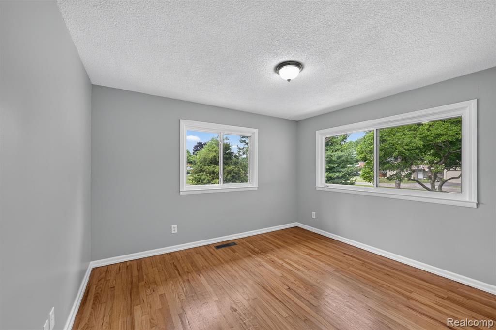 4877 Orchard Lane, Owosso, MI 48867 — Photo 45