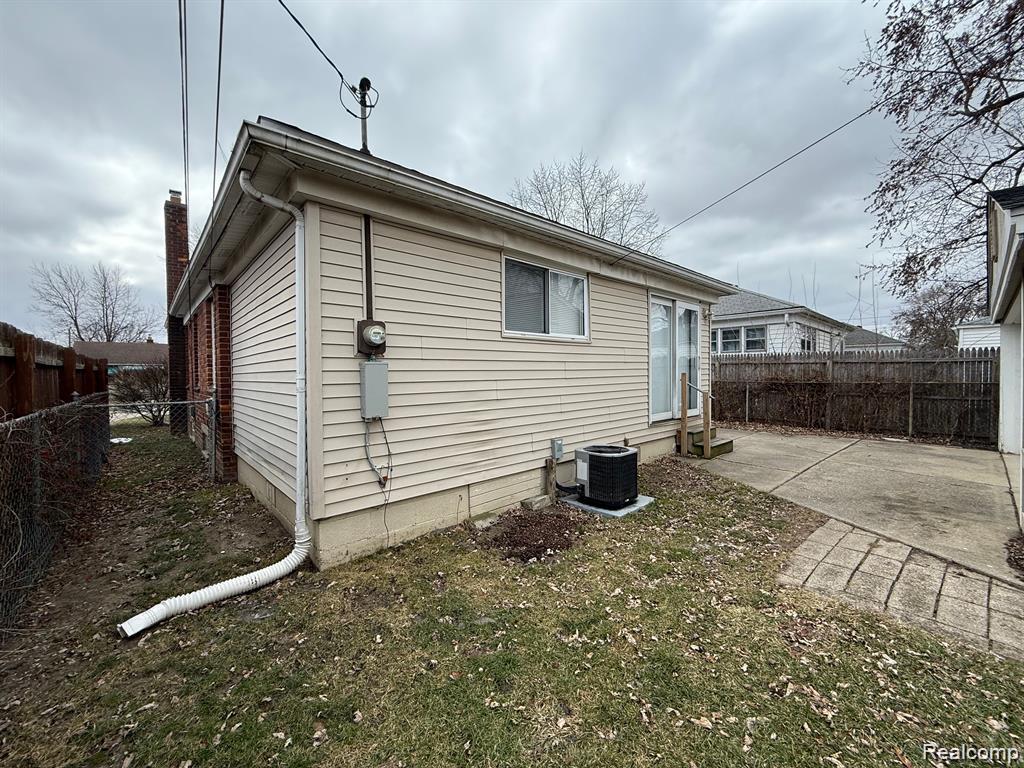 8241 KALTZ, Center Line, MI 48015 — Photo 25