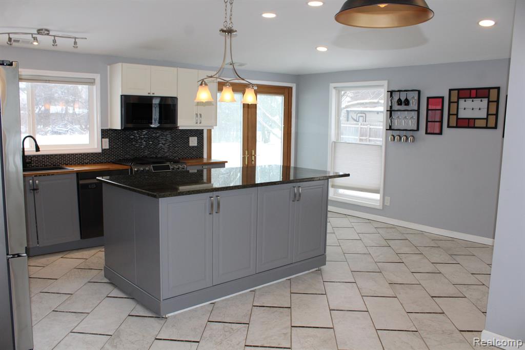 896 Grace Avenue, Rochester Hills, MI 48307 — Photo 17