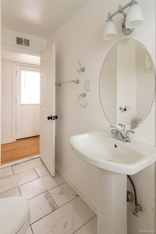 651 N IVANHOE Avenue, Ypsilanti, MI 48198 — Photo 16
