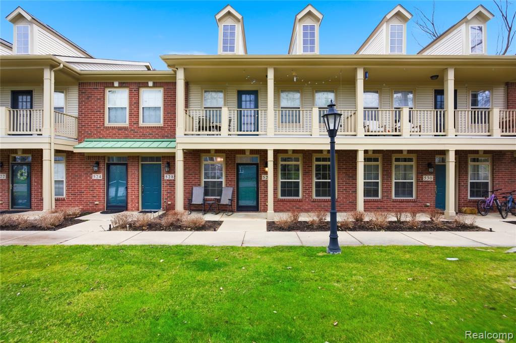 526 Red Oak Court, Walled Lake, MI 48390 — front exterior