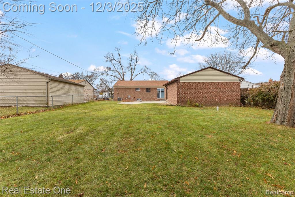 8456 Robindale Avenue, Dearborn Heights, MI 48127 — Photo 8