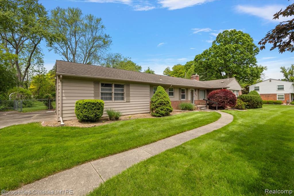 5252 Doherty Drive, West Bloomfield, MI 48323 — Photo 3