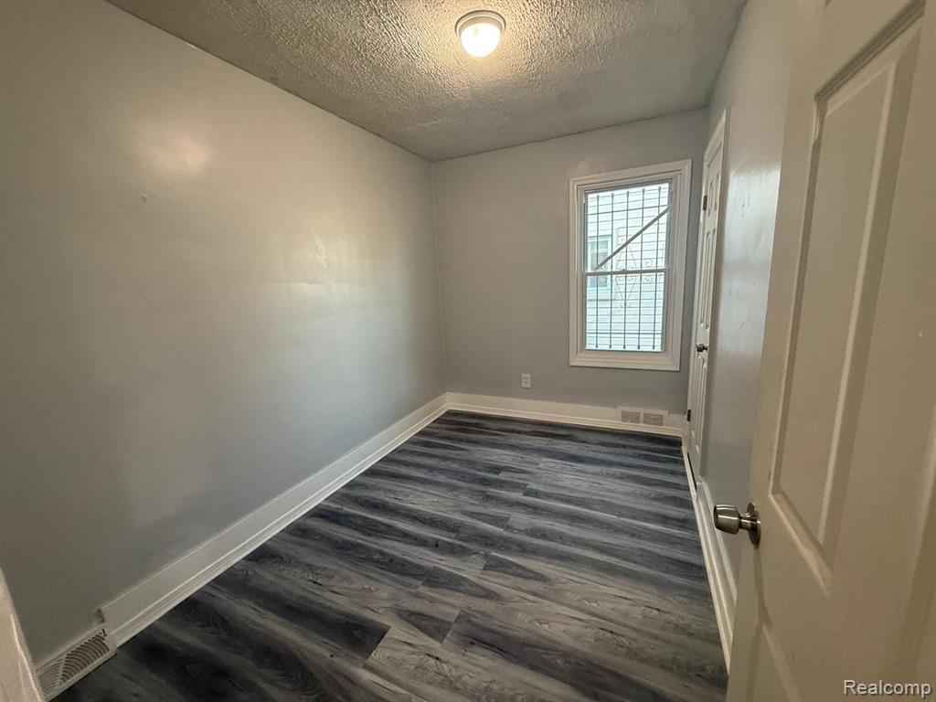 6825 PLAINVIEW Avenue, Detroit, MI 48228 — Photo 5