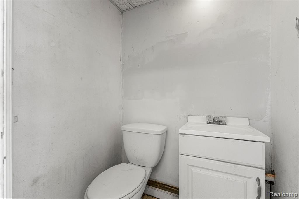 12434 8 Mile Road, Warren, MI 48089 — Photo 33