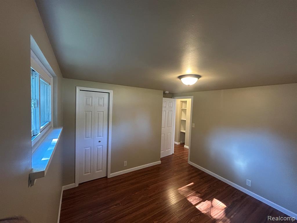 6182 Surrey Lane, Burton, MI 48519 — Photo 8