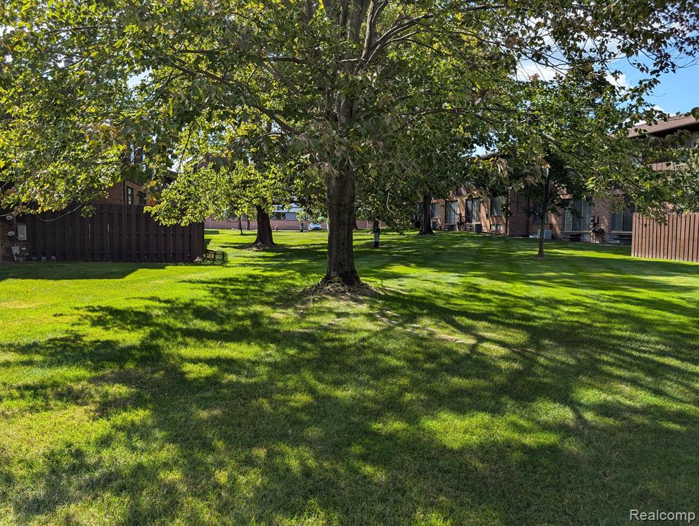 26752 SUMMERDALE Drive, Southfield, MI 48033 — Photo 5