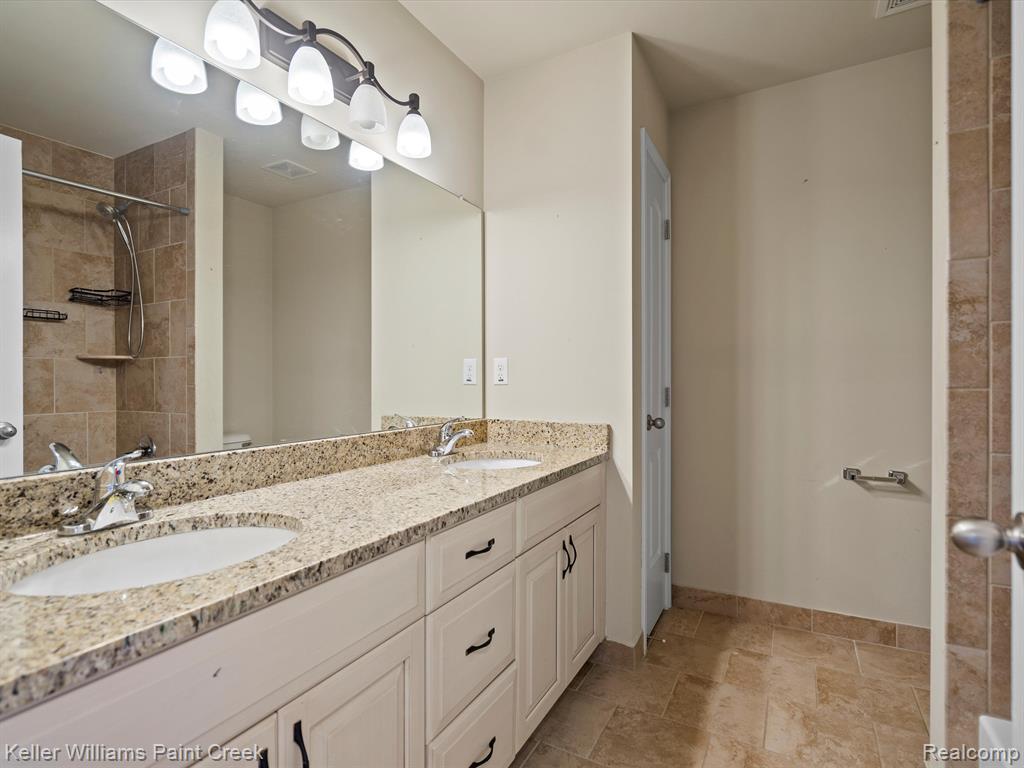 46267 Terrace Drive, Shelby Twp, MI 48317 — Photo 24