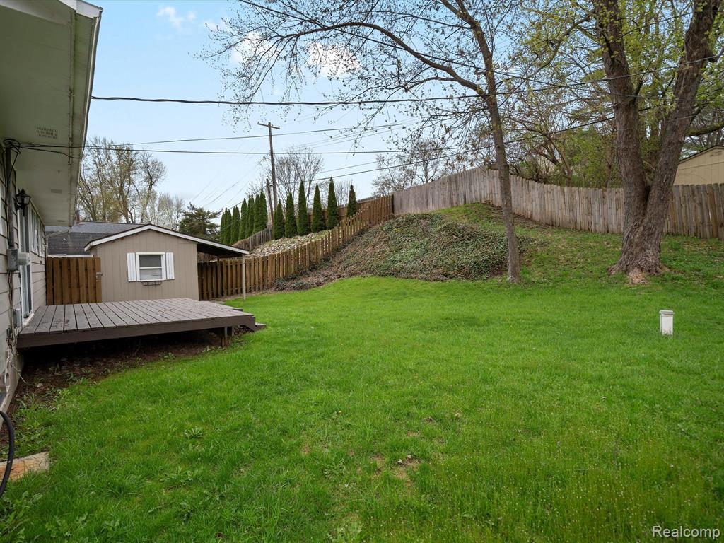 806 HARRY PAUL Drive, Lake Orion, MI 48362 — Photo 27