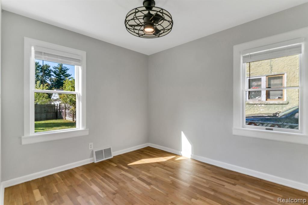 619 VERMILYA Avenue, Flint, MI 48507 — Photo 14