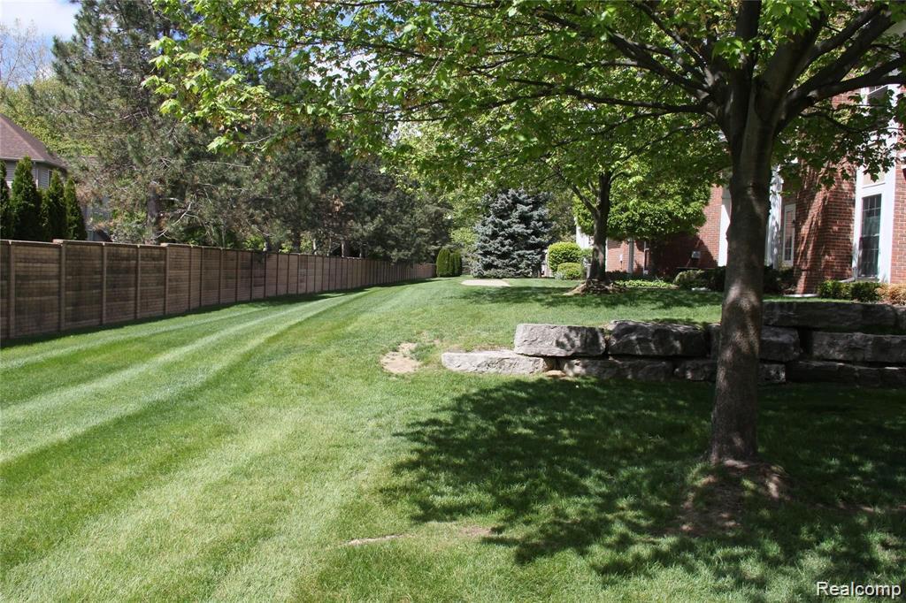 4428 Berkshire Dr, Sterling Heights, MI 48314 — Photo 3