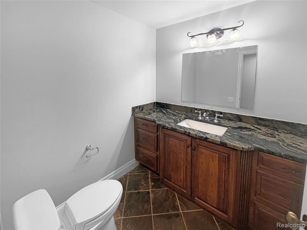 35854 Castlemeadow Drive, Farmington, MI 48335 — Photo 27