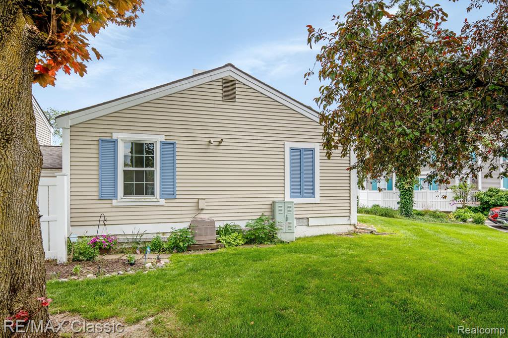 41722 ONAWAY Drive, Northville, MI 48167 — Photo 20