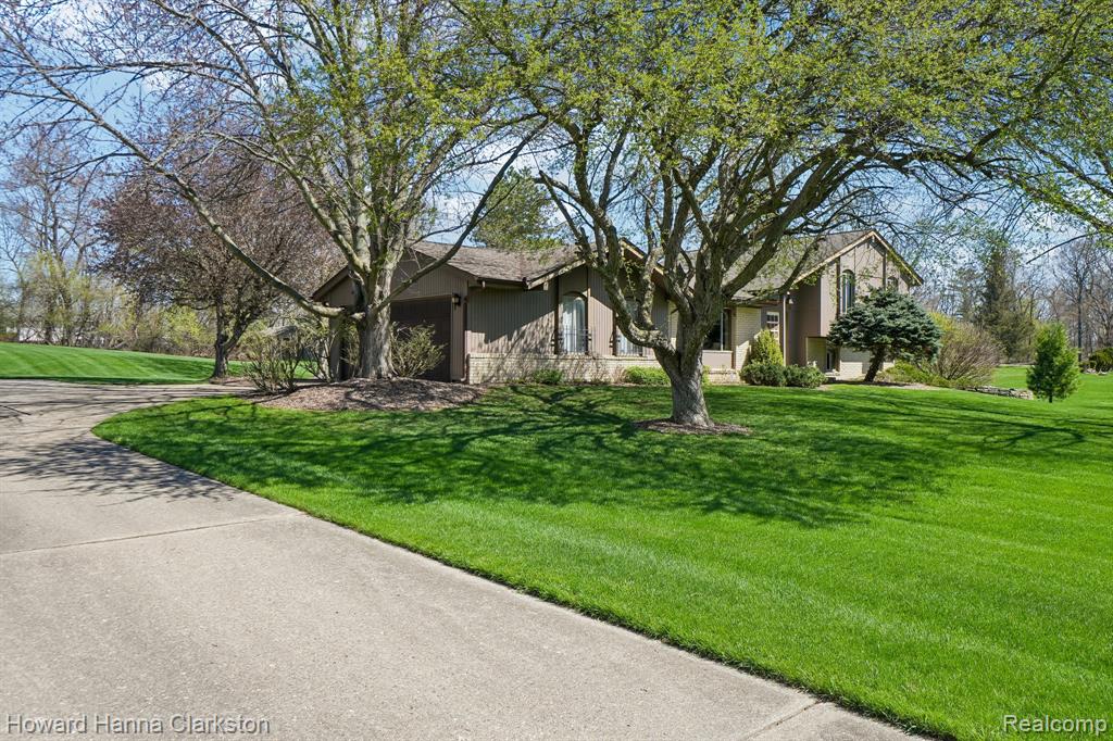 12120 Carriage Trail Drive, Davisburg, MI 48350 — Photo 4