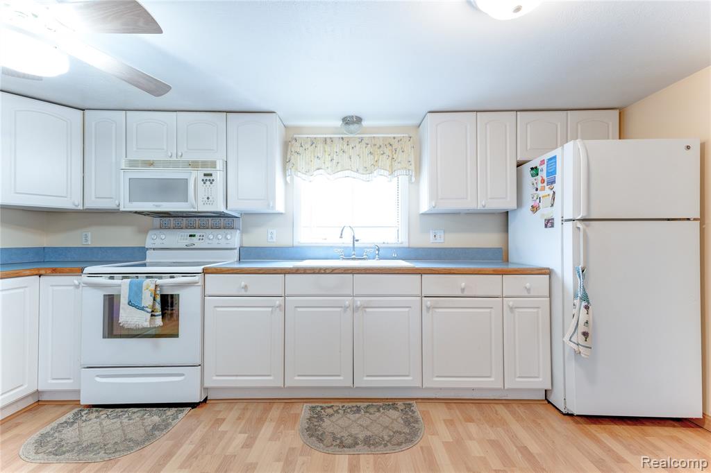 2190 W Maple Avenue, Flint, MI 48507 — Photo 13