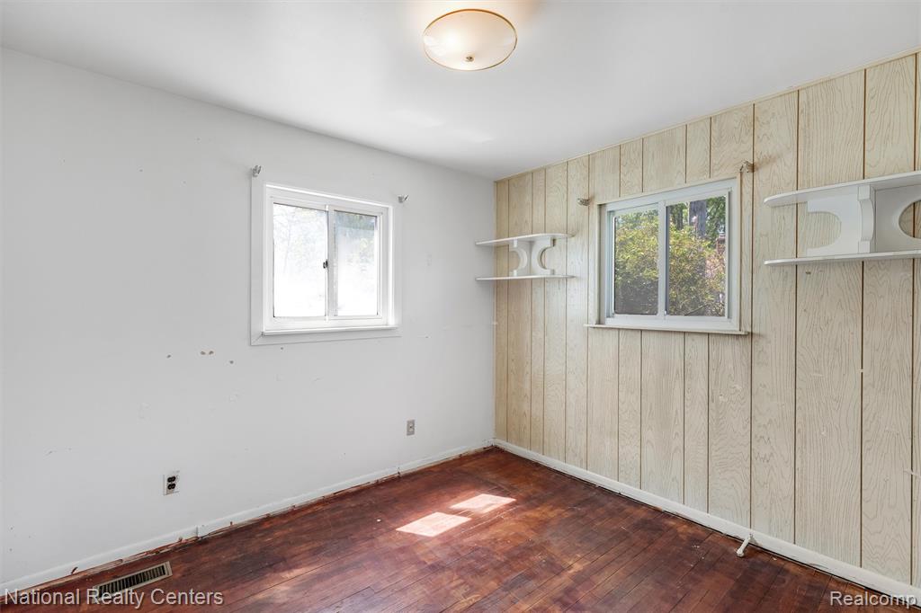 822 Bernie Lane, Madison Heights, MI 48071 — Photo 12