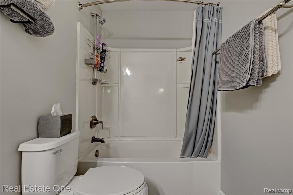 4316 Pebble Creek Boulevard, Grand Blanc, MI 48439 — Photo 28