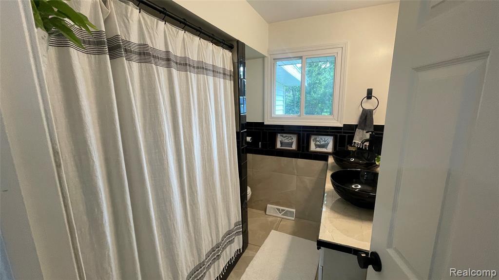 2966 Burlington Drive, Buena Vista, MI 48601 — Photo 24