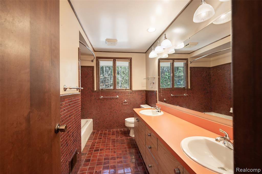 4993 Tiohero Boulevard, Clarkston, MI 48348 — Photo 37