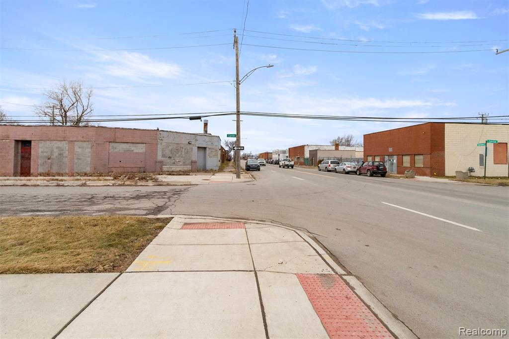 6870 E Davison Street, Hamtramck, MI 48212 — Photo 13