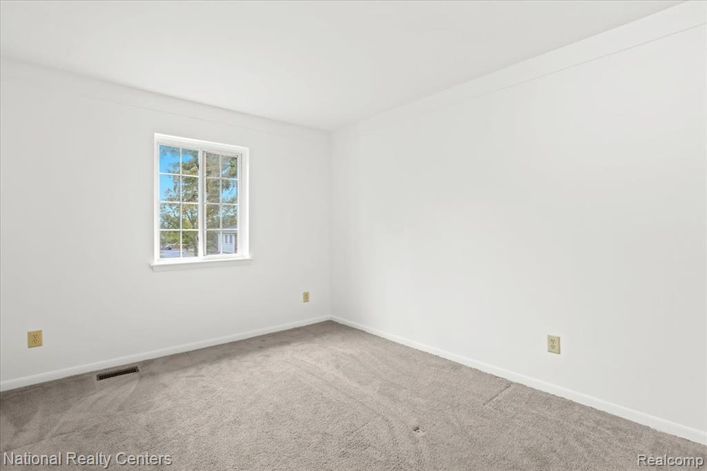 445 Fox Hills Drive N, 81, Bloomfield, MI 48304 — Photo 11