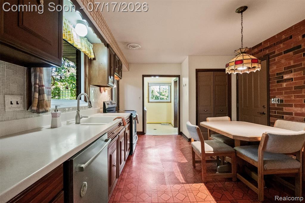 23251 Cass Avenue, Farmington, MI 48335 — Photo 5