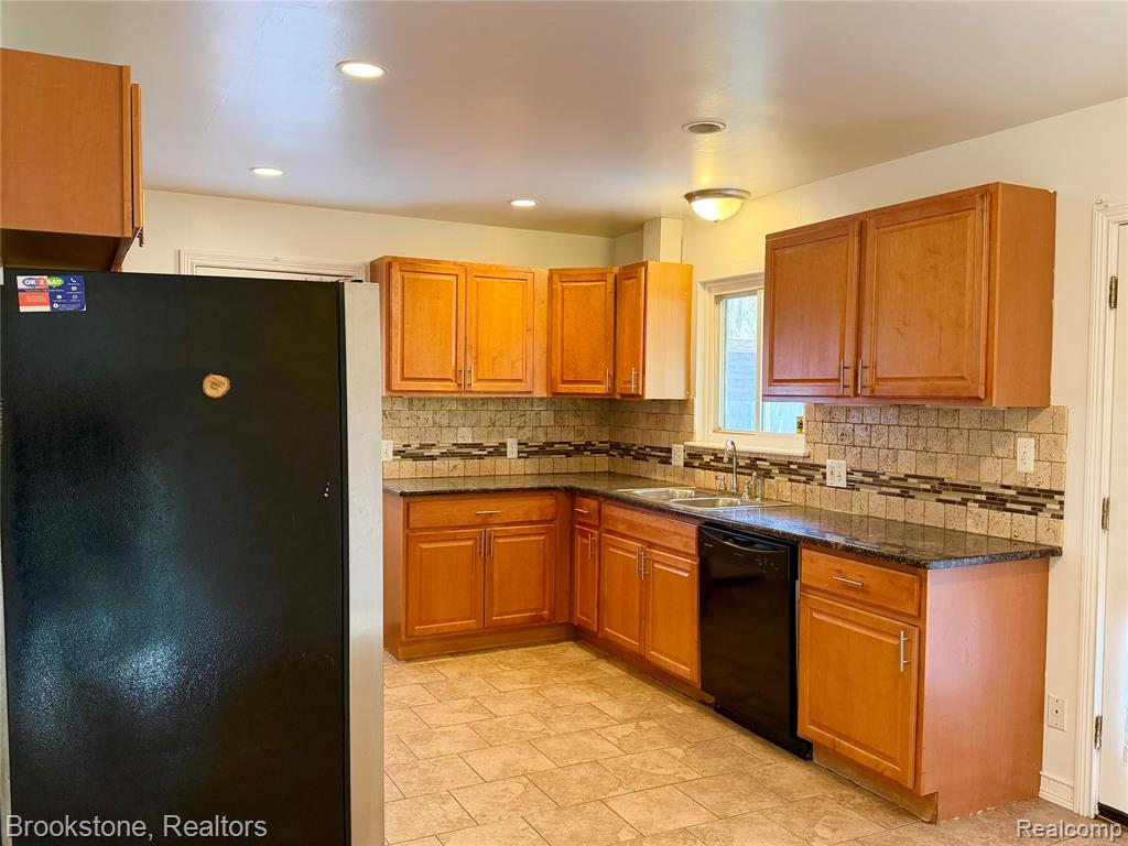 8912 Ardel Drive, Sterling Heights, MI 48314 — Photo 5