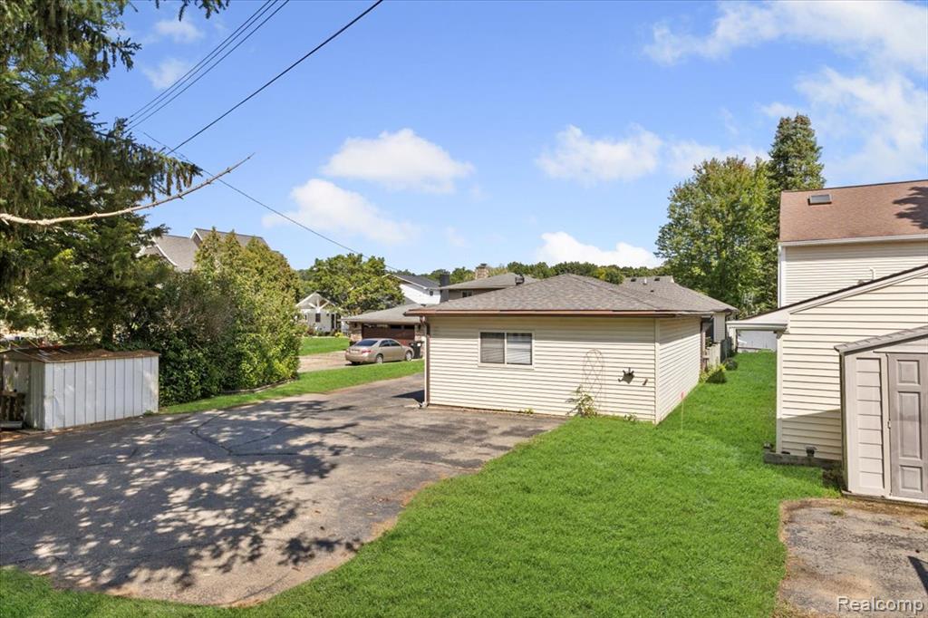 8437 WOODLAND SHORE Drive, Brighton, MI 48114 — Photo 43