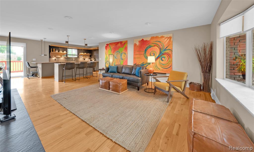 5780 Southward Avenue, Waterford, MI 48329 — Photo 3