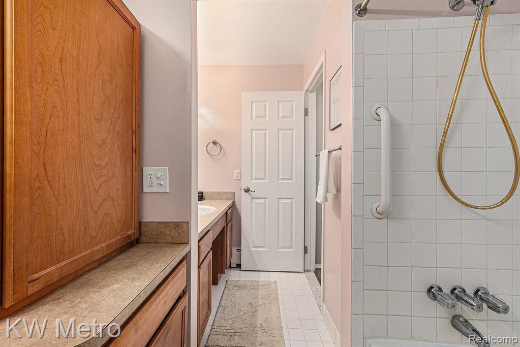 2400 Parmenter Boulevard, 207, Royal Oak, MI 48073 — Photo 18