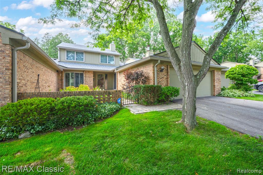 727 Arbor Court, Bloomfield Hills, MI 48304 — front exterior