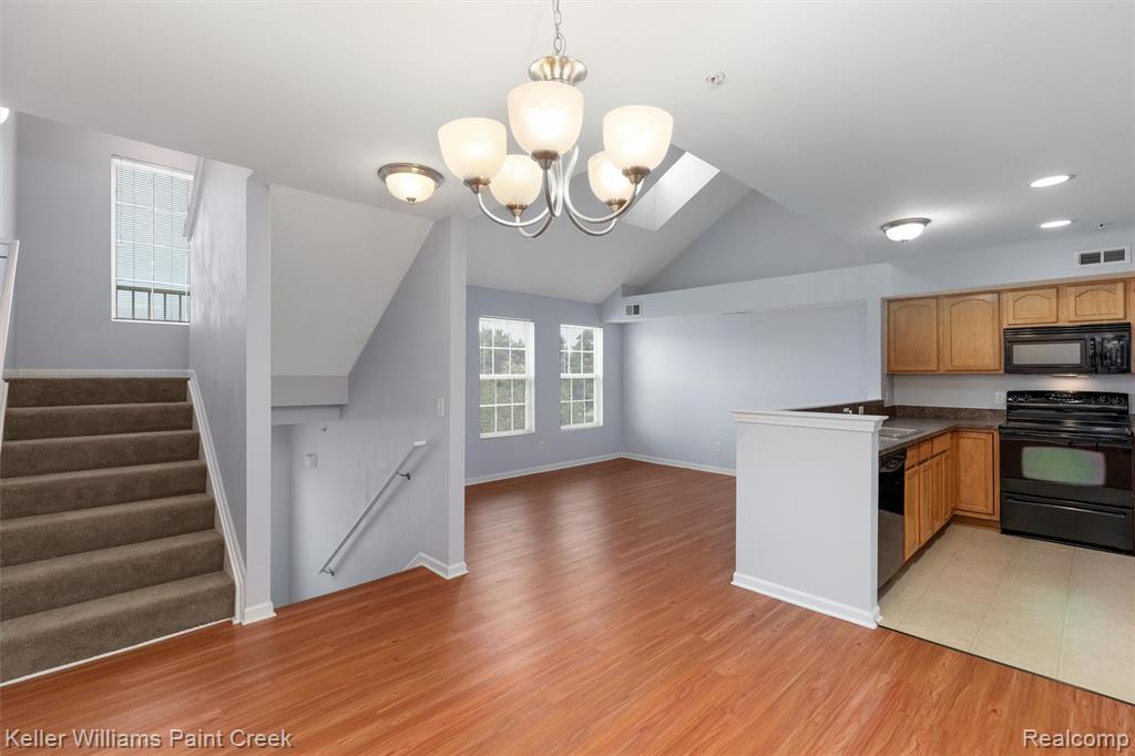 1093 Foxboro, Troy, MI 48083 — Photo 3