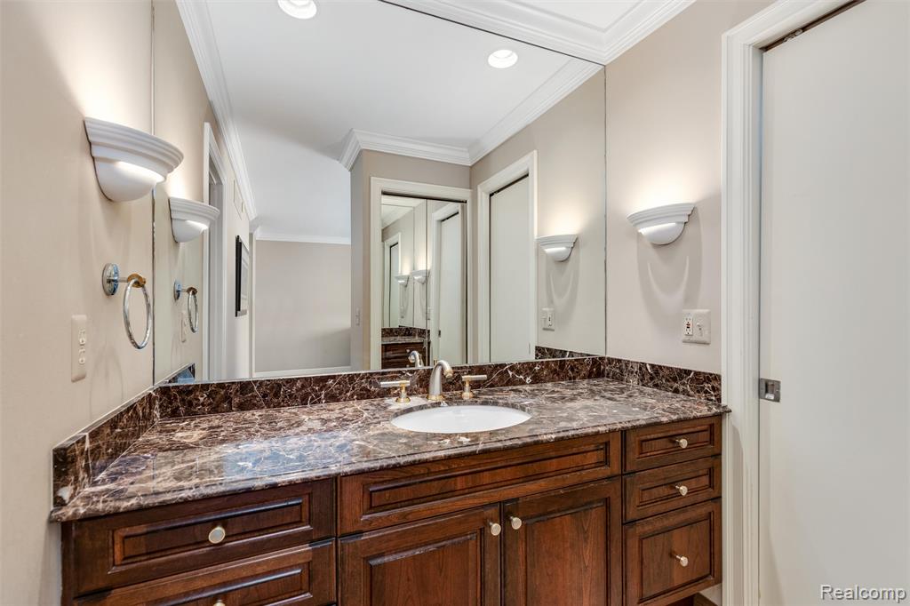 4260 Wabeek Lake Drive S, Bloomfield Hills, MI 48302 — Photo 20