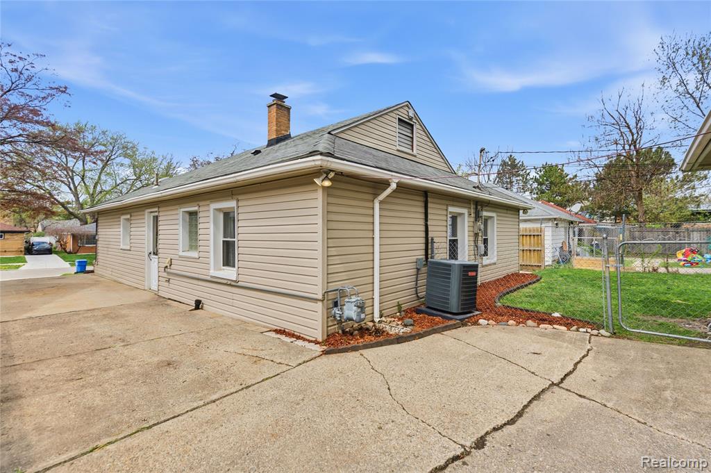 7466 Fenton Street, Dearborn Heights, MI 48127 — Photo 25