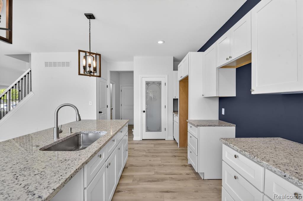 8760 Barrington, Ypsilanti, MI 48198 — Photo 24